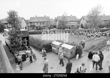 Albero per bej. Casa di Westerheim, nuova. Vennep, Trees, Nieuw-Vennep, 11-10-1987, Whizgle News from the Past, su misura per il futuro. Esplora le narrazioni storiche, l'immagine dell'agenzia olandese olandese con una prospettiva moderna, colmando il divario tra gli eventi di ieri e quelli di domani. Un viaggio senza tempo che delinea le storie che plasmano il nostro futuro Foto Stock