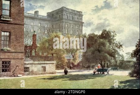 N. 10 Downing Street, 1888 tratto dal libro London Vanished and Vanishing di Norman, Philip, 1842-1931 pubblicato nel 1905 a Londra da Adam & Charles Black Philip e Norman FSA (9 luglio 1842 – 17 maggio 1931) è stato un artista, autore e antiquario britannico. Foto Stock