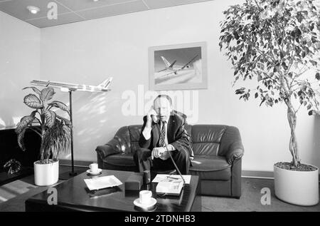 John Block, Air Holland, Schiphol, aerei, 15-02-1988, Whizgle News dal passato, su misura per il futuro. Esplora le narrazioni storiche, l'immagine dell'agenzia olandese olandese con una prospettiva moderna, colmando il divario tra gli eventi di ieri e quelli di domani. Un viaggio senza tempo che delinea le storie che plasmano il nostro futuro Foto Stock