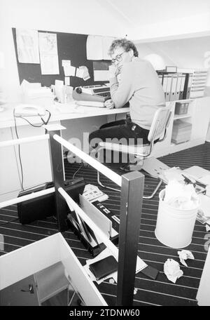 Mr. Sandenburg business space in casa vostra, persone aziende, 07-08-1986, Whizgle News from the Past, su misura per il futuro. Esplora le narrazioni storiche, l'immagine dell'agenzia olandese olandese con una prospettiva moderna, colmando il divario tra gli eventi di ieri e quelli di domani. Un viaggio senza tempo che delinea le storie che plasmano il nostro futuro Foto Stock