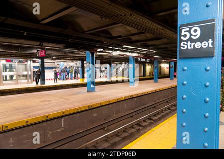 la vie dans le métro de New York - vita sulla metropolitana di New York Foto Stock