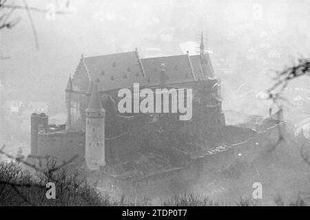 Ecc. ecc.. Vianden Lussemburgo, Lussemburgo, Reportage, Turismo, turisti, Vianden, Lussemburgo, 11-03-1981, Whizgle News from the Past, su misura per il futuro. Esplora le narrazioni storiche, l'immagine dell'agenzia olandese olandese con una prospettiva moderna, colmando il divario tra gli eventi di ieri e quelli di domani. Un viaggio senza tempo che delinea le storie che plasmano il nostro futuro Foto Stock