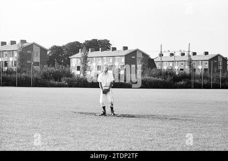 Dio - Quick team Dio Haarlem Nicols - O.V.V.O., Baseball, 09-08-1964, Whizgle News from the Past, su misura per il futuro. Esplora le narrazioni storiche, l'immagine dell'agenzia olandese olandese con una prospettiva moderna, colmando il divario tra gli eventi di ieri e quelli di domani. Un viaggio senza tempo che delinea le storie che plasmano il nostro futuro Foto Stock