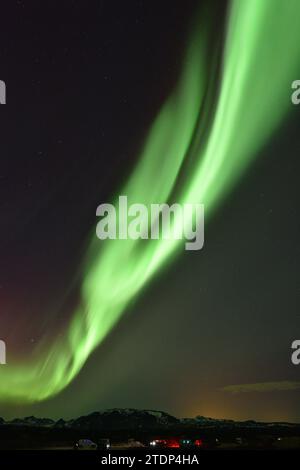 Aurora boreale durante un'esposizione molto attiva al Parco Nazionale di Thingvellir, Islanda Foto Stock