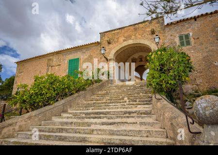 Accesso al santuario di Monti-sion, sulla sommità del Puig de Monti-sion (Maiorca, Isole Baleari, Spagna) ESP: Accesso al santuario de Monti- Foto Stock