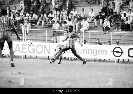 Haarlem Cup: Cappuccio Haarlem-Robin, calcio, 06-08-1986, Whizgle News from the Past, su misura per il futuro. Esplora le narrazioni storiche, l'immagine dell'agenzia olandese olandese con una prospettiva moderna, colmando il divario tra gli eventi di ieri e quelli di domani. Un viaggio senza tempo che delinea le storie che plasmano il nostro futuro Foto Stock