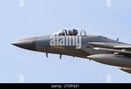 US Air Force F-15C Eagle jet da caccia del 104th Fighter Wing in volo durante l'esercitazione NATO Air Defender 2023. Hohn, Germania - 16 giugno 2023 Foto Stock
