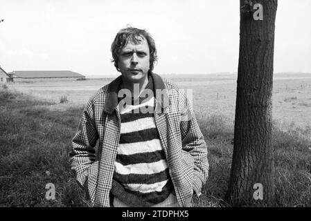 Ritratto Ruud van Hemert produttore televisivo Eemnes, Portraits, Television, Eemnes, 01-07-1980, Whizgle News dal passato, su misura per il futuro. Esplora le narrazioni storiche, l'immagine dell'agenzia olandese olandese con una prospettiva moderna, colmando il divario tra gli eventi di ieri e quelli di domani. Un viaggio senza tempo che delinea le storie che plasmano il nostro futuro Foto Stock