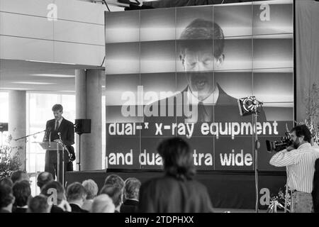 Apertura G-Pier, Schiphol, 21-04-1992, Whizgle News from the Past, su misura per il futuro. Esplora le narrazioni storiche, l'immagine dell'agenzia olandese olandese con una prospettiva moderna, colmando il divario tra gli eventi di ieri e quelli di domani. Un viaggio senza tempo che delinea le storie che plasmano il nostro futuro Foto Stock