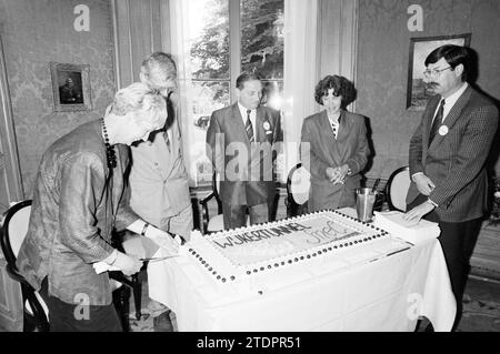 Meeting Wijkertunnel, Beverwijk, Beverwijk, Paesi Bassi, 02-07-1992, Whizgle News dal passato, su misura per il futuro. Esplora le narrazioni storiche, l'immagine dell'agenzia olandese olandese con una prospettiva moderna, colmando il divario tra gli eventi di ieri e quelli di domani. Un viaggio senza tempo che delinea le storie che plasmano il nostro futuro Foto Stock