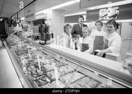 Varie registrazioni Dirck III Zandvoort., supermercato, Zandvoort, Zandvoort, 17-02-1989, Whizgle News dal passato, su misura per il futuro. Esplora le narrazioni storiche, l'immagine dell'agenzia olandese olandese con una prospettiva moderna, colmando il divario tra gli eventi di ieri e quelli di domani. Un viaggio senza tempo che delinea le storie che plasmano il nostro futuro Foto Stock