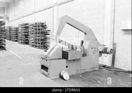 Staff + interni Uddeholm, Uddeholm NV, 18-02-1971, Whizgle News from the Past, su misura per il futuro. Esplora le narrazioni storiche, l'immagine dell'agenzia olandese olandese con una prospettiva moderna, colmando il divario tra gli eventi di ieri e quelli di domani. Un viaggio senza tempo che delinea le storie che plasmano il nostro futuro Foto Stock