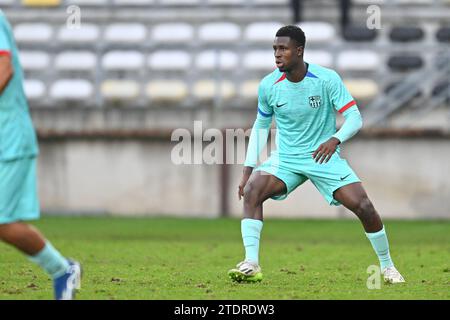 Lier, Belgio. 13 dicembre 2023. Landry Farre (12) di Barcellona raffigurato durante la partita della 6a giornata della UEFA Youth League nel gruppo H nella stagione 2023-2024 tra le squadre giovanili Under-19 del Royal Antwerp FC e del FC Barcelona il 13 dicembre 2023 a Lier, in Belgio. (Foto di David Catry/Isosport) credito: Sportpix/Alamy Live News Foto Stock