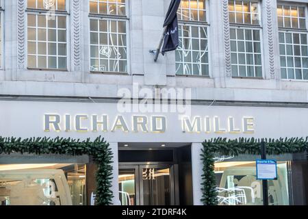 LONDRA - 14 DICEMBRE 2023: Richard mille, marchio di orologeria svizzera su Bond Street Foto Stock