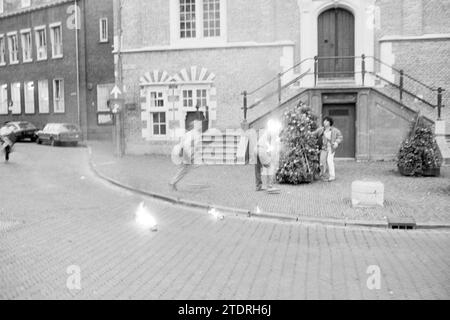 Hans Bosshardt si mette a fuoco davanti al municipio, incendi, vigili del fuoco, varie, Haarlem, Olanda, 01-11-1989, Whizgle News from the Past, su misura per il futuro. Esplora le narrazioni storiche, l'immagine dell'agenzia olandese olandese con una prospettiva moderna, colmando il divario tra gli eventi di ieri e quelli di domani. Un viaggio senza tempo che delinea le storie che plasmano il nostro futuro Foto Stock