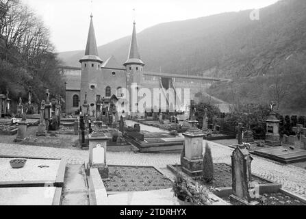 Ecc. ecc.. Vianden Lussemburgo, Lussemburgo, Reportage, Turismo, turisti, Vianden, Lussemburgo, 11-03-1981, Whizgle News from the Past, su misura per il futuro. Esplora le narrazioni storiche, l'immagine dell'agenzia olandese olandese con una prospettiva moderna, colmando il divario tra gli eventi di ieri e quelli di domani. Un viaggio senza tempo che delinea le storie che plasmano il nostro futuro Foto Stock