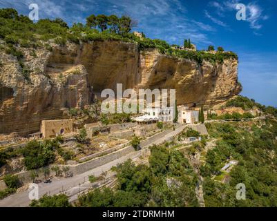 Veduta aerea del santuario di Gràcia sulla montagna di Puig de Randa (Maiorca, Isole Baleari, Spagna) ESP: Vista aérea del santuario de Gràcia Foto Stock