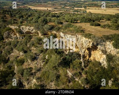 Vista aerea della cima del Puig de Santa Eugènia, vicino al villaggio di Santa Eugènia (Maiorca, Isole Baleari, Spagna) Foto Stock