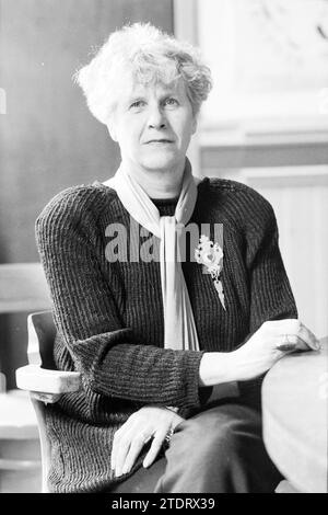 Annemarie Prins Toneelschuur, Theater, 04-05-1987, Whizgle News from the Past, su misura per il futuro. Esplora le narrazioni storiche, l'immagine dell'agenzia olandese olandese con una prospettiva moderna, colmando il divario tra gli eventi di ieri e quelli di domani. Un viaggio senza tempo che delinea le storie che plasmano il nostro futuro Foto Stock