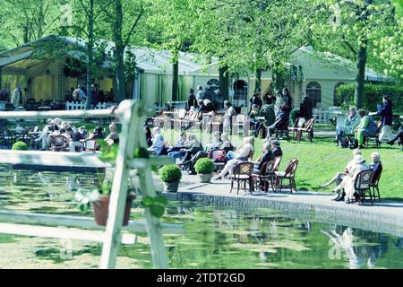 Casa e giardino, trambusto, Velsen, Velsen, 06-05-1997, Whizgle News dal passato, su misura per il futuro. Esplora le narrazioni storiche, l'immagine dell'agenzia olandese olandese con una prospettiva moderna, colmando il divario tra gli eventi di ieri e quelli di domani. Un viaggio senza tempo che delinea le storie che plasmano il nostro futuro Foto Stock