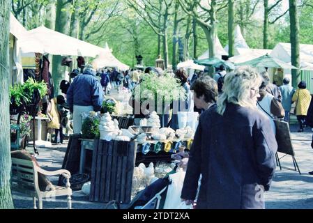 Casa e giardino, trambusto, Velsen, Velsen, 06-05-1997, Whizgle News dal passato, su misura per il futuro. Esplora le narrazioni storiche, l'immagine dell'agenzia olandese olandese con una prospettiva moderna, colmando il divario tra gli eventi di ieri e quelli di domani. Un viaggio senza tempo che delinea le storie che plasmano il nostro futuro Foto Stock