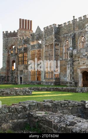 Inghilterra, West Sussex, Midhurst, rovine di Cowdray House Foto Stock