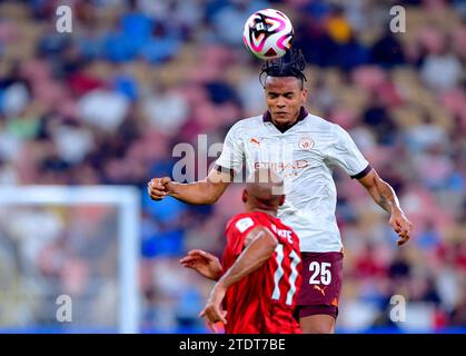 Manuel Akanji del Manchester City dirige il pallone durante la semifinale della Coppa del mondo FIFA Club Arabia Saudita 2023 al King Abdullah Sports City Stadium di Jeddah. Data immagine: Martedì 19 dicembre 2023. Foto Stock