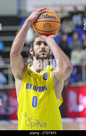 Opava, Repubblica Ceca. 19 dicembre 2023. Adam Pechacek (Opava) in azione durante la Basketball Champions League maschile, gruppo B, sesto turno, BK Opava vs Promitheas Patras, a Opava, Repubblica Ceca, 19 dicembre 2023. Crediti: Petr Sznapka/CTK Photo/Alamy Live News Foto Stock