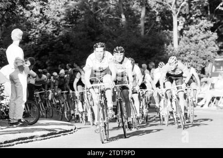 Cycling Tour Kopje van Bloemendaal, Cycling, Bloemendaal, Hoge Duin en Daalseweg, 08-07-1987, Whizgle News from the Past, su misura per il futuro. Esplora le narrazioni storiche, l'immagine dell'agenzia olandese olandese con una prospettiva moderna, colmando il divario tra gli eventi di ieri e quelli di domani. Un viaggio senza tempo che delinea le storie che plasmano il nostro futuro Foto Stock