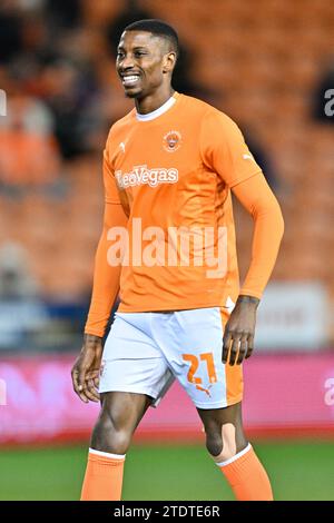 Blackpool, Regno Unito. 19 dicembre 2023. Marvin Ekpiteta #21 di Blackpool, durante la partita del secondo turno della Emirates fa Cup Blackpool vs Forest Green Rovers a Bloomfield Road, Blackpool, Regno Unito, 19 dicembre 2023 (foto di Cody Froggatt/News Images) a Blackpool, Regno Unito il 12/19/2023. (Foto di Cody Froggatt/News Images/Sipa USA) credito: SIPA USA/Alamy Live News Foto Stock