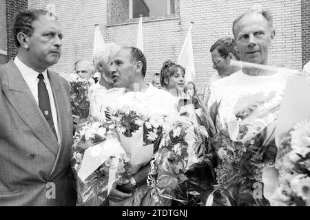 Tour a piedi della Croce Rossa, arrivo, passeggiata, 10-09-1988, Whizgle News from the Past, su misura per il futuro. Esplora le narrazioni storiche, l'immagine dell'agenzia olandese olandese con una prospettiva moderna, colmando il divario tra gli eventi di ieri e quelli di domani. Un viaggio senza tempo che delinea le storie che plasmano il nostro futuro Foto Stock
