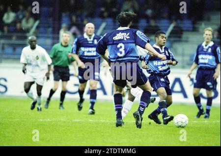 Football, Telstar - Top Oss, 04-05-2001, Whizgle News from the Past, su misura per il futuro. Esplora le narrazioni storiche, l'immagine dell'agenzia olandese olandese con una prospettiva moderna, colmando il divario tra gli eventi di ieri e quelli di domani. Un viaggio senza tempo che delinea le storie che plasmano il nostro futuro Foto Stock