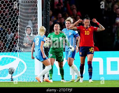 Foto del fascicolo datata 20/08/23 della portiere inglese Mary Earps festeggia dopo aver risparmiato una penalità. La portiere inglese Mary Earps ha vinto il premio BBC Sports Personality of the Year. Data di emissione: Martedì 19 dicembre 2023. Foto Stock