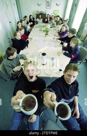 Lent action, Hillegom, 12-04-2001, Whizgle News from the Past, su misura per il futuro. Esplora le narrazioni storiche, l'immagine dell'agenzia olandese olandese con una prospettiva moderna, colmando il divario tra gli eventi di ieri e quelli di domani. Un viaggio senza tempo che delinea le storie che plasmano il nostro futuro Foto Stock