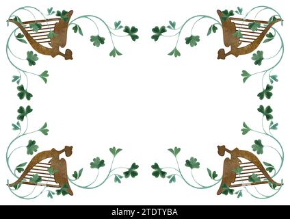 Telaio di scampi di trifoglio shamrock con arpe celtiche. Decorazione per St. Patrick's Day. Illustrazione ad acquerello isolata su sfondo bianco. Clipart Foto Stock