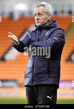 Blackpool, Regno Unito. 19 dicembre 2023. Neil Critchley Manager di Blackpool, durante il secondo round della Emirates fa Cup Blackpool vs Forest Green Rovers a Bloomfield Road, Blackpool, Regno Unito, 19 dicembre 2023 (foto di Cody Froggatt/News Images) a Blackpool, Regno Unito il 12/19/2023. (Foto di Cody Froggatt/News Images/Sipa USA) credito: SIPA USA/Alamy Live News Foto Stock