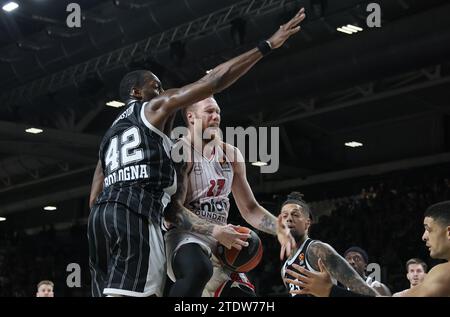 Bologna, Italia. 19 dicembre 2023. Q27durante la partita del campionato di pallacanestro Eurolega Segafredo Virtus Bologna vs. Olympiacos Pireo. Bologna, 19 dicembre 2023 al Segafredo Arena Credit: Independent Photo Agency/Alamy Live News Foto Stock