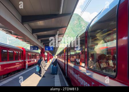 Tirano: Stazione ferroviaria di Tirano (RhB), treno della linea Bernina della ferrovia Retica a Sondrio, Lombardia, Lombardia, Italia Foto Stock