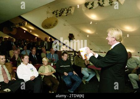 Haarlems Dagblad Cup lotteria sorteggio, Haarlem, Paesi Bassi, 01-10-1999, Whizgle News from the Past, su misura per il futuro. Esplora le narrazioni storiche, l'immagine dell'agenzia olandese olandese con una prospettiva moderna, colmando il divario tra gli eventi di ieri e quelli di domani. Un viaggio senza tempo che delinea le storie che plasmano il nostro futuro Foto Stock