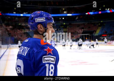 San Pietroburgo, Russia. 19 dicembre 2023. Stepan Starkov (18), giocatore DELLO SKA Hockey Club, visto in azione durante la Kontinental Hockey League, stagione regolare KHL 2023 - 2024 tra SKA San Pietroburgo e Sochi al Ice Sports Palace. Punteggio finale; SKA San Pietroburgo 7:2 Sochi. (Foto di Maksim Konstantinov/SOPA Images/Sipa USA) credito: SIPA USA/Alamy Live News Foto Stock