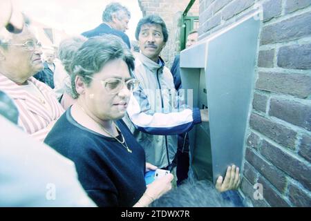 Opening ID System, Haarlem [IDS Systems], Haarlem, Paesi Bassi, 06-06-2000, Whizgle News dal passato, su misura per il futuro. Esplora le narrazioni storiche, l'immagine dell'agenzia olandese olandese con una prospettiva moderna, colmando il divario tra gli eventi di ieri e quelli di domani. Un viaggio senza tempo che delinea le storie che plasmano il nostro futuro Foto Stock