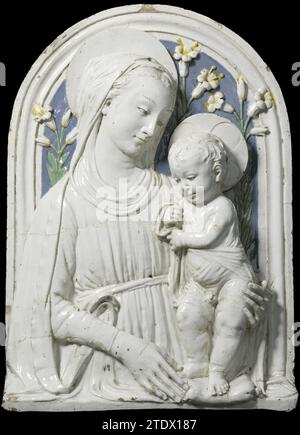 Maria con bambino, ginocchio in bancone, 1500 - 1525 glassa maiolica glassa maiolica Foto Stock