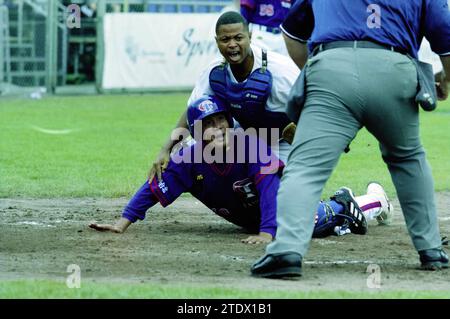 Haarlem Baseball Week: Cuba - Taipei, Haarlem, Paesi Bassi, 22-07-2002, Whizgle News from the Past, su misura per il futuro. Esplora le narrazioni storiche, l'immagine dell'agenzia olandese olandese con una prospettiva moderna, colmando il divario tra gli eventi di ieri e quelli di domani. Un viaggio senza tempo che delinea le storie che plasmano il nostro futuro Foto Stock