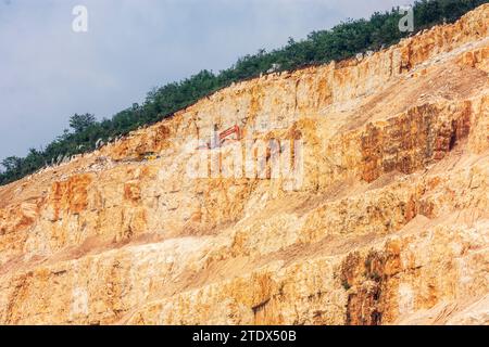 Rezzato: Cava di marmo Cava Ventura, appartenente alla zona del bacino del marmo Botticino, scavo del marmo, azienda Cave Ventura a Brescia, Lombardia, L Foto Stock