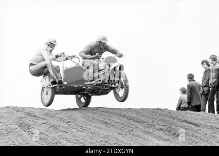 Motocross Wijchen sidecar, motociclette, gara motociclistica, 20-03-1978, Whizgle News from the past, su misura per il futuro. Esplora le narrazioni storiche, l'immagine dell'agenzia olandese olandese con una prospettiva moderna, colmando il divario tra gli eventi di ieri e quelli di domani. Un viaggio senza tempo che delinea le storie che plasmano il nostro futuro. Foto Stock