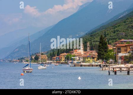 Brenzone sul Garda: Lago di Garda (Lago di Garda), frazione Castelletto, porto, barche a Verona, Veneto, Italia Foto Stock