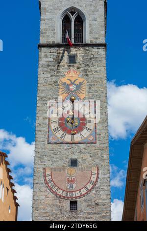 Sterzing (Vipiteno): torre Zwölferturm (Torre delle dodici) in centro storico in alto Adige, Trentino-alto Adige, Italia Foto Stock