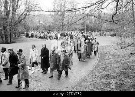 Cremazione legale. Kaebisch, Beverwijk, cremazione, crematorio, Beverwijk, Olanda, 26-01-1988, Whizgle News from the Past, su misura per il futuro. Esplora le narrazioni storiche, l'immagine dell'agenzia olandese olandese con una prospettiva moderna, colmando il divario tra gli eventi di ieri e quelli di domani. Un viaggio senza tempo che delinea le storie che plasmano il nostro futuro. Foto Stock