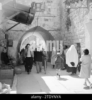 La porta delle pecore nelle mura della città di Gerusalemme, ca. 1950-1955 Foto Stock