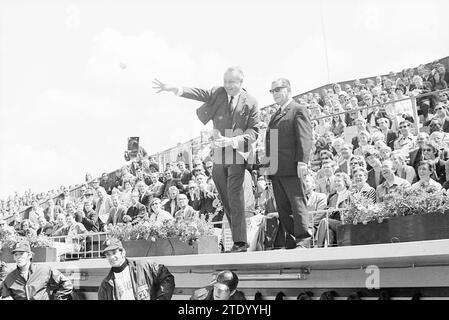 Baseball Paesi Bassi - Detroit ITM, 27-06-1971, Whizgle News from the Past, su misura per il futuro. Esplora le narrazioni storiche, l'immagine dell'agenzia olandese olandese con una prospettiva moderna, colmando il divario tra gli eventi di ieri e quelli di domani. Un viaggio senza tempo che delinea le storie che plasmano il nostro futuro. Foto Stock